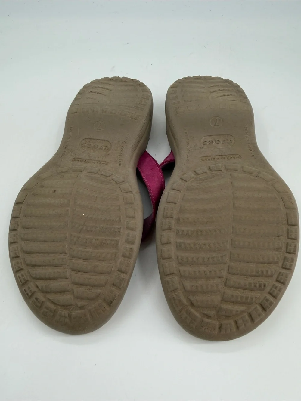 CROCS Capri IV Women's Size 7.0 Fuchsia Suede Cream Footbed